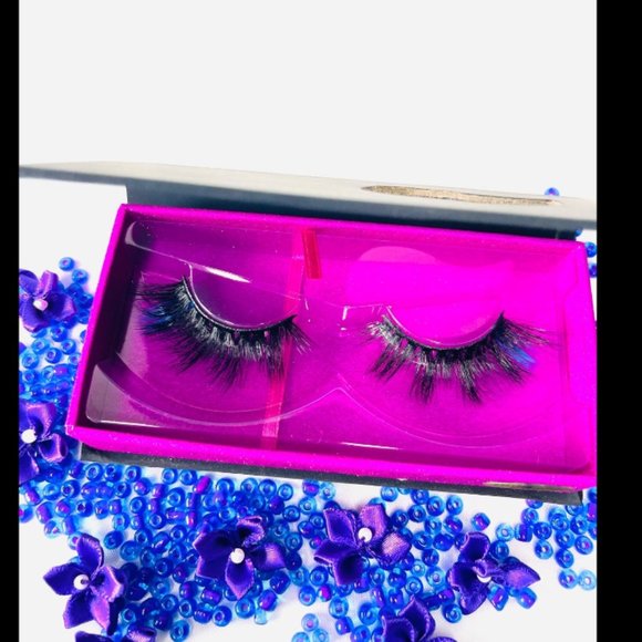 Faux Mink Blue Tip Lashes - Picture 4 of 4